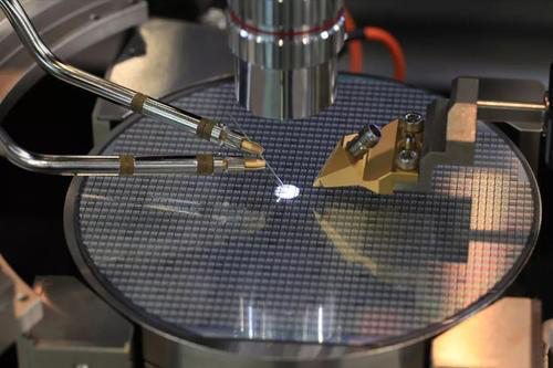 國產光刻機已交貨兩臺，擺脫行業壟斷市場將翹首以待